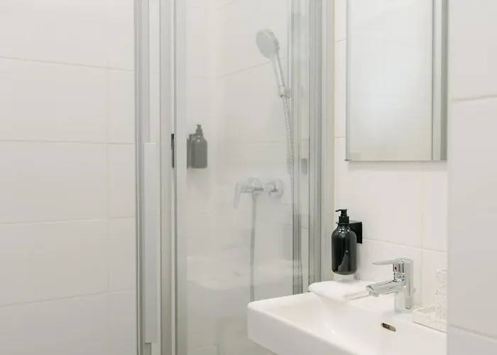 Apartmán Stylish For 4-6, 5 Min To Center, Metro & Free Parking