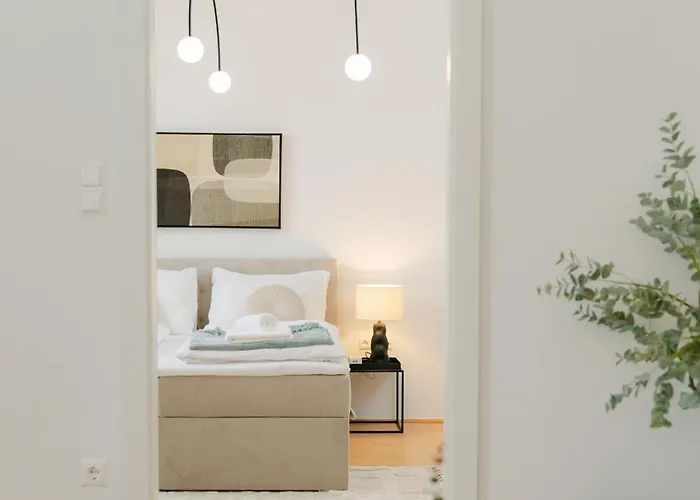 Stylish For 4-6, 5 Min To Center, Metro & Free Parking