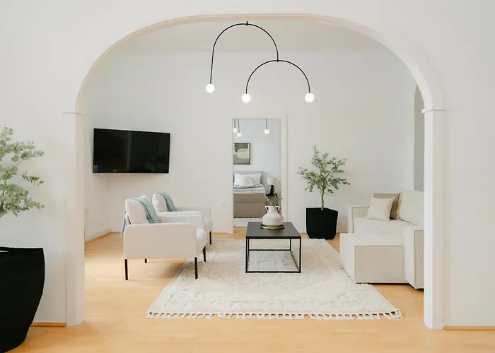 Stylish For 4-6, 5 Min To Center, Metro & Free Parking
