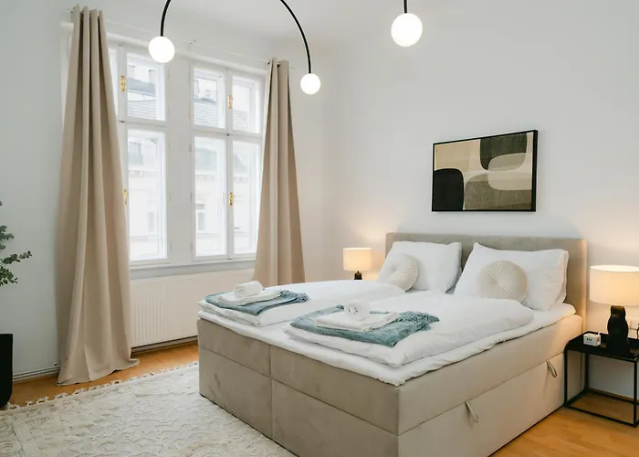 Apartmán Stylish For 4-6, 5 Min To Center, Metro & Free Parking