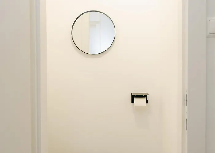 Stylish For 4-6, 5 Min To Center, Metro & Free Parking *