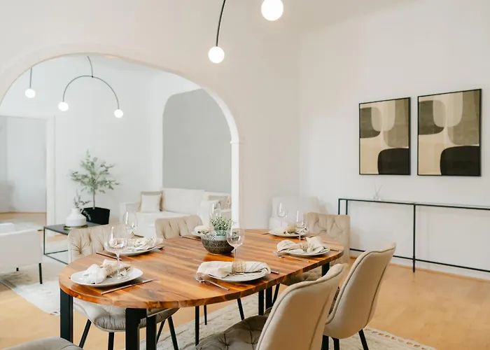 Stylish For 4-6, 5 Min To Center, Metro & Free Parking Apartmán