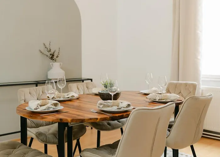 Stylish For 4-6, 5 Min To Center, Metro & Free Parking *